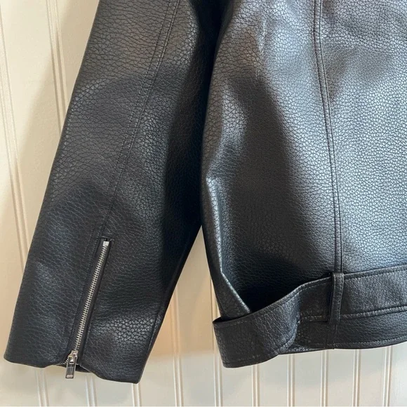 Rumored sumo moto Black Textured Jacket faux leather women size small nwt